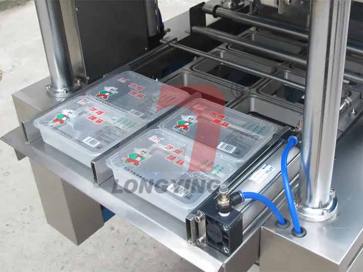 龍應鴨血豆腐全自動灌裝封口機